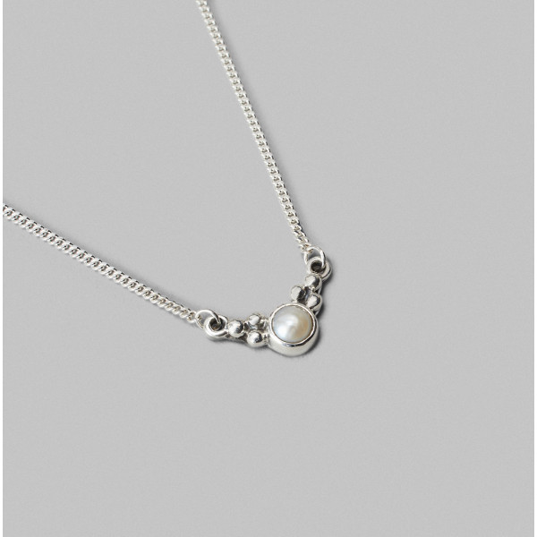 Buckler with Medium Pearls...