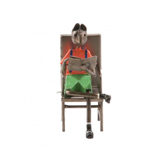 Escultura de niño leyendo...