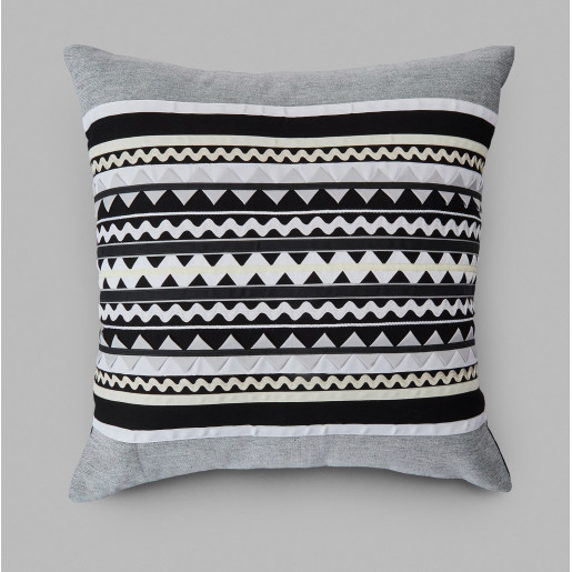 square black / gray cushion...