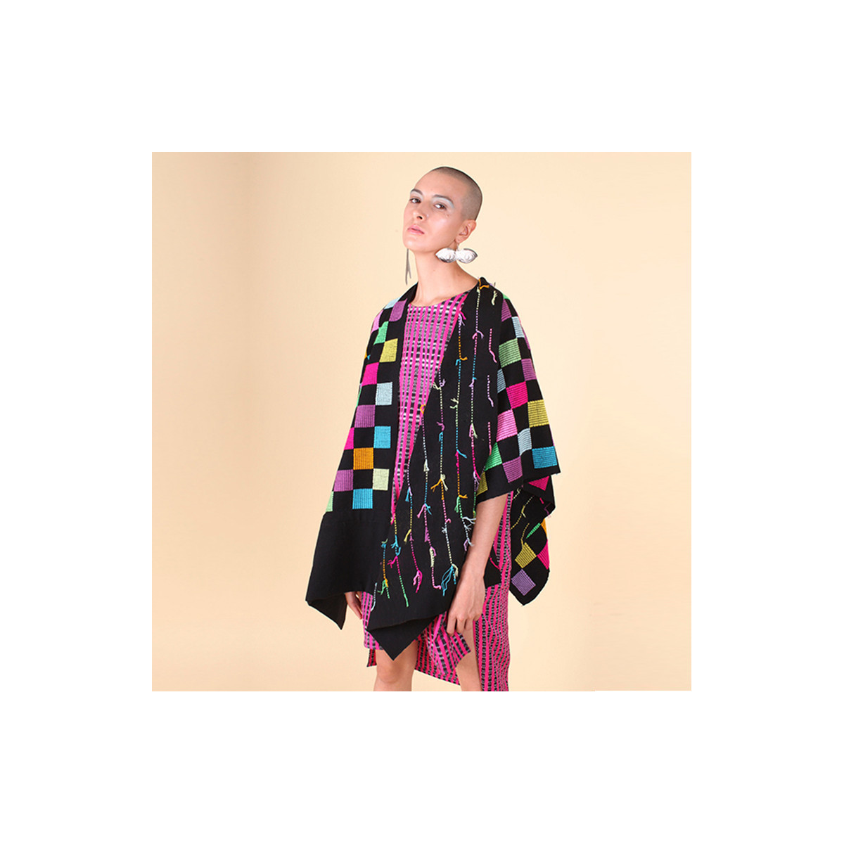 kompensere Kina ulv Carla Fernandez Cancuc Poncho 60 years being the reference of the author's  craft in Mexico now available online.