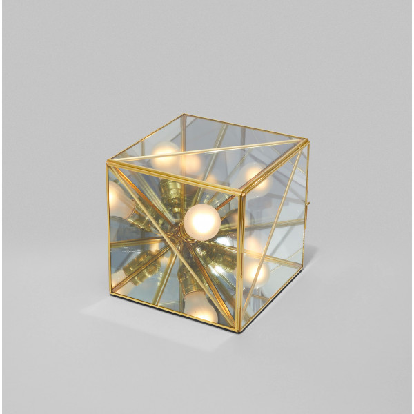 Tri-cube lamp