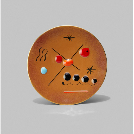 Plato con diseño abstracto